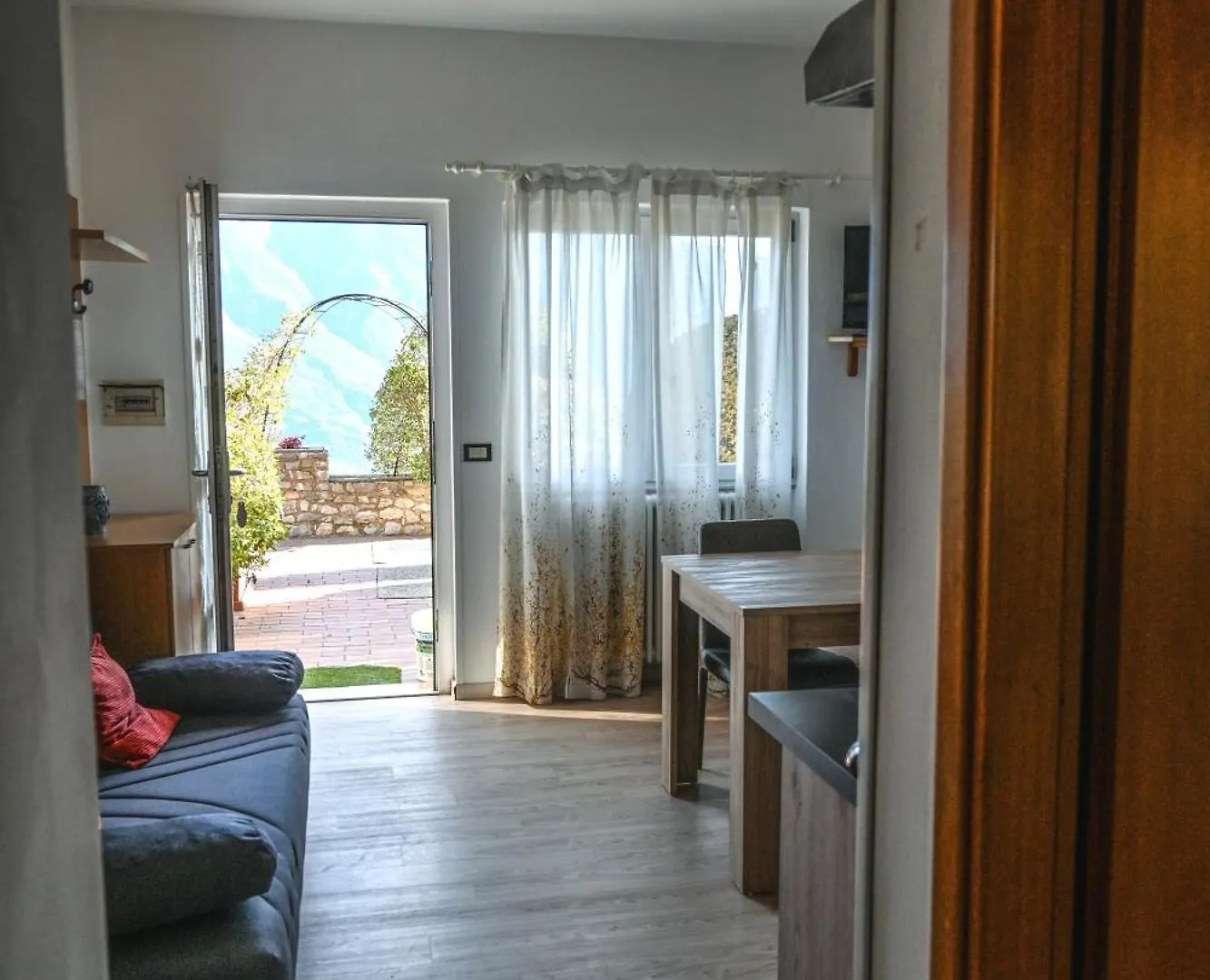 Casa Elka Residence Lake View And Pool By Garda Domus Mea Pieve  Daire