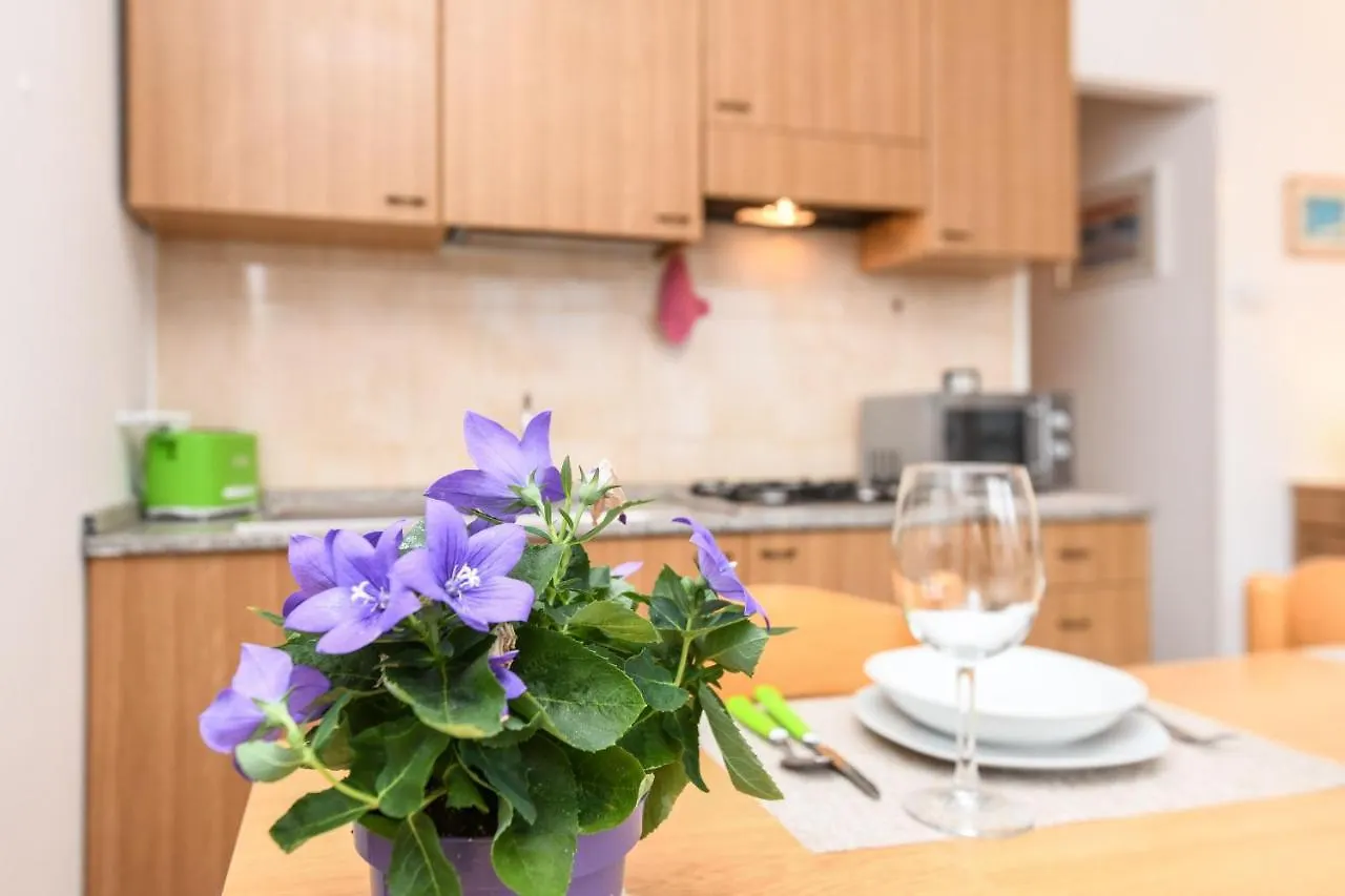 Casa Elka Residence Lake View And Pool By Garda Domus Mea Pieve  Apartment